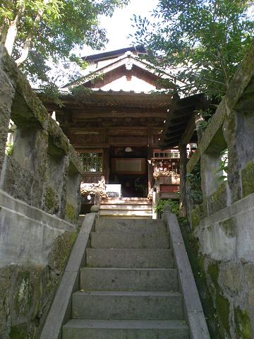 温泉町の神社