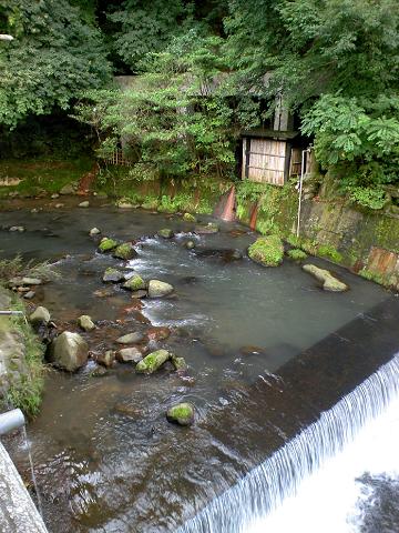 川を臨める温泉