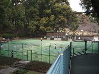 公園のテニス場