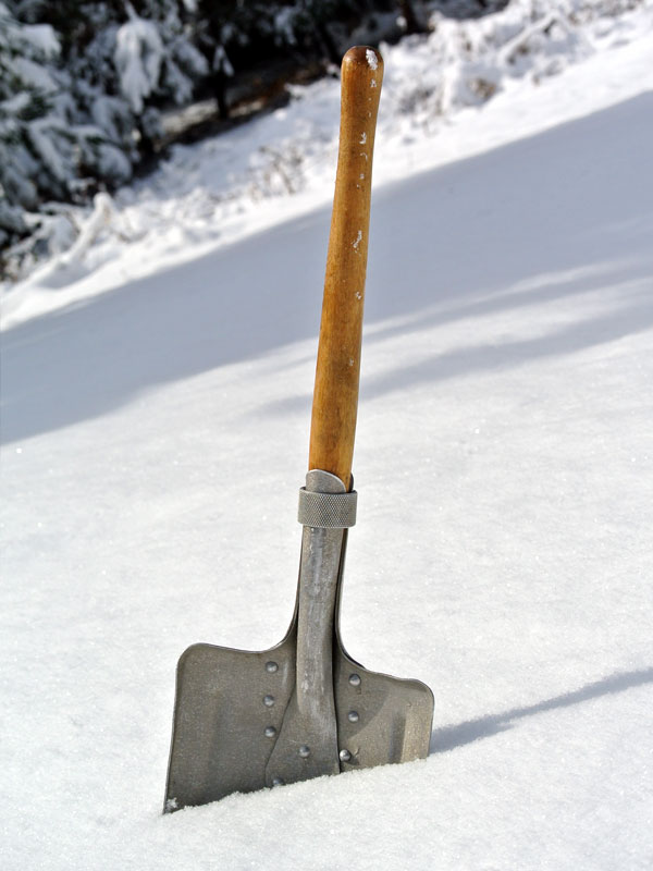 絵描きゴトキャンプゴト。 Swiss Army Snow Shovel 1939
