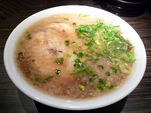 豪竜 道頓堀店・二段重ねスープ醤油味 麺並盛