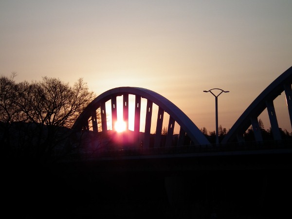 朝日と久澄橋